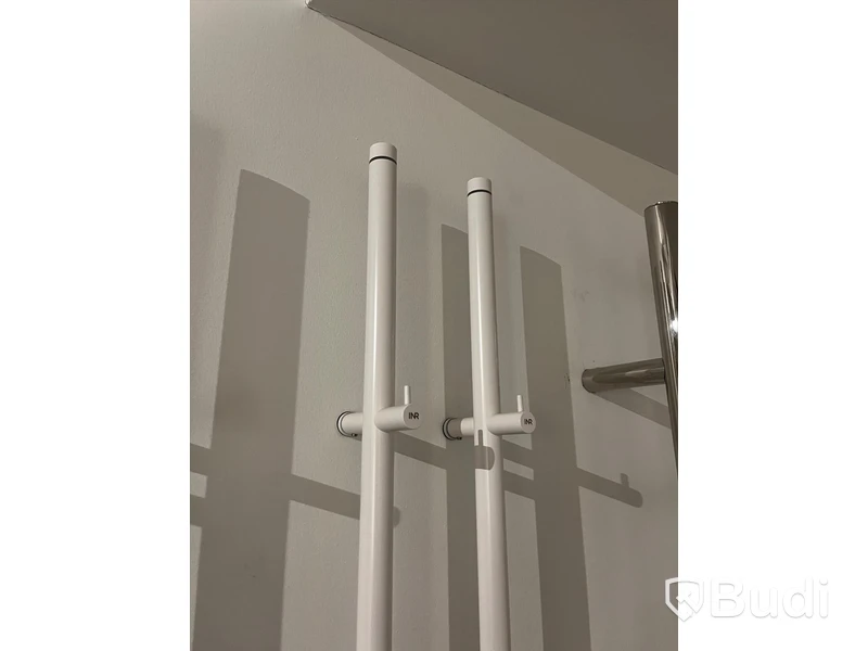 2st Handdukstorkar INR line vit Mått175 cm Nypris ca 3900 kr/st