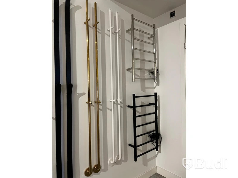 2st Handdukstorkar INR line vit Mått175 cm Nypris ca 3900 kr/st