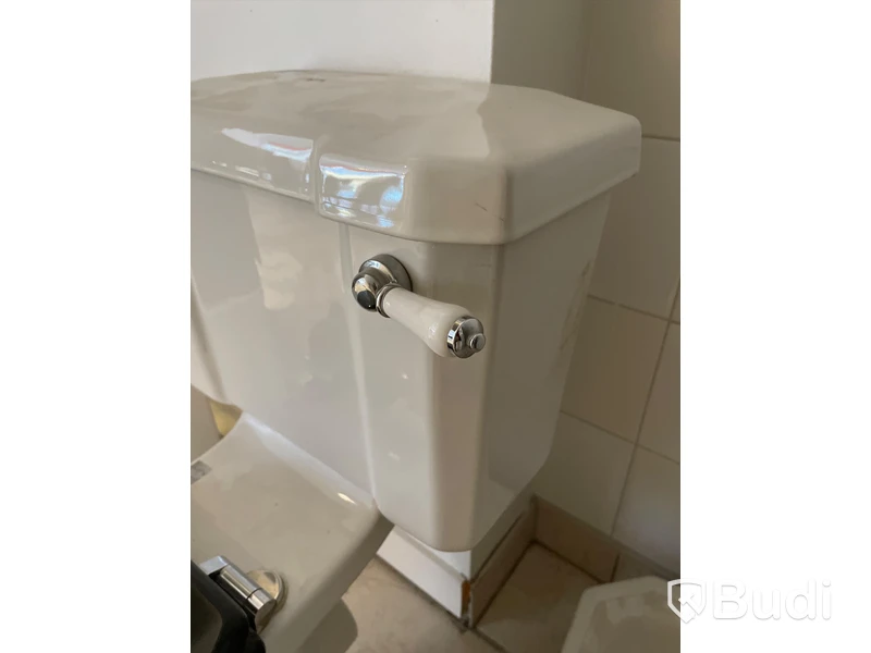 WC-stol Burlington Obs!Fd. utställningsex. Nypris ca 7500 kr