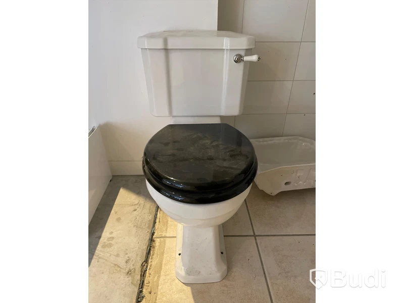 WC-stol Burlington Obs!Fd. utställningsex. Nypris ca 7500 kr