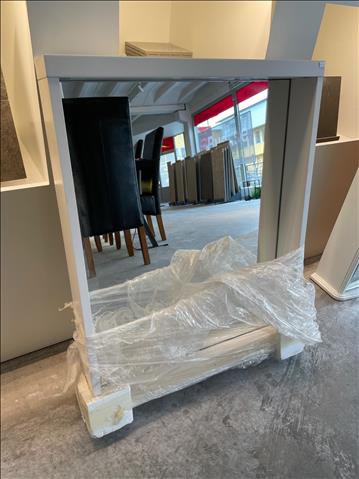 Hafa Spegel med ram och belysning Mått ca 60x70 Obs! Fd. utställningsex. Nypris ca 4400 kr