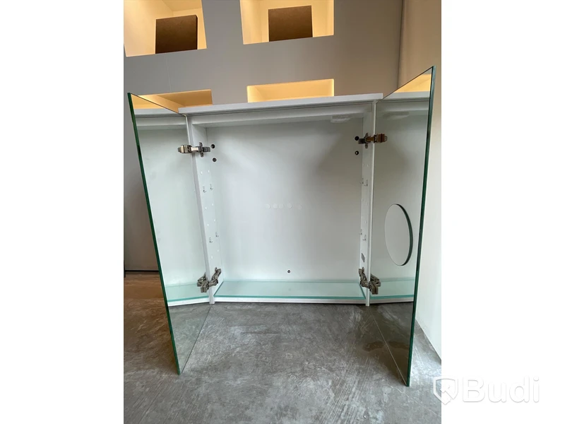 Spegelskåp med el westerbergs afton/gryning 600 mirror cabinet  Mått ca 80x65 cm Obs! Fd. utställningsex, spruckna speglar Nypris ca 5000 kr