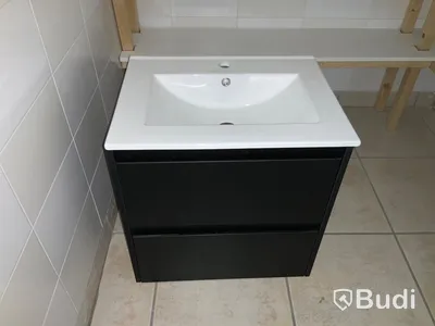 Kommod med handfat och två lådor Mått ca B61xH60xD47 cm Obs! Fd. Utställningsex.