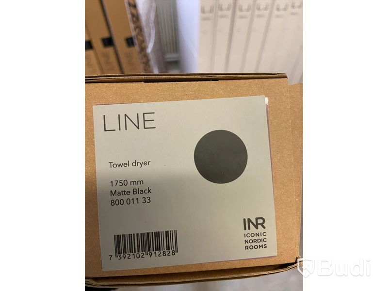 Handdukstork - INR Line Towel Dryer 1750mm Matte Black. Ny, Obruten förpackning. Nypris ca 3500kr