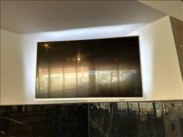 Philips 43PUS8555/12 TV 43 tum med LED belysning, väggstativ och fjärrkontroll
