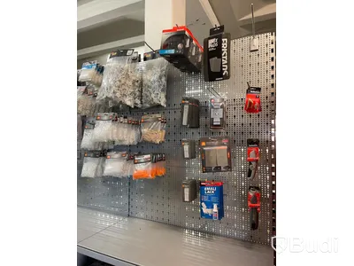 Div butiksinredning ink produkter (Obs! Spikskor och röd hylla ingår ej)