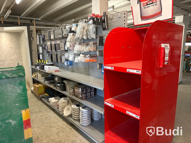 Div butiksinredning ink produkter (Obs! Spikskor och röd hylla ingår ej)