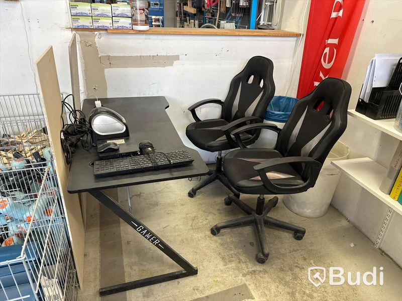 2st gamingstolar samt skrivbord
