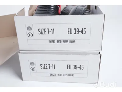 Spikskor 2 st - Nivilli, Storlek 39-45. Nypris 2000 kr/st