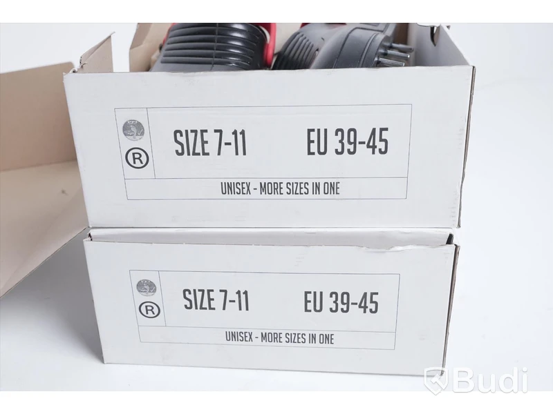 Spikskor 2 st - Nivilli, Storlek 39-45. Nypris 2000 kr/st