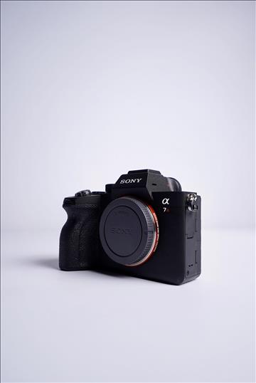 Sony A7RIV kamerahus ink orginalkartong och laddare och batteri