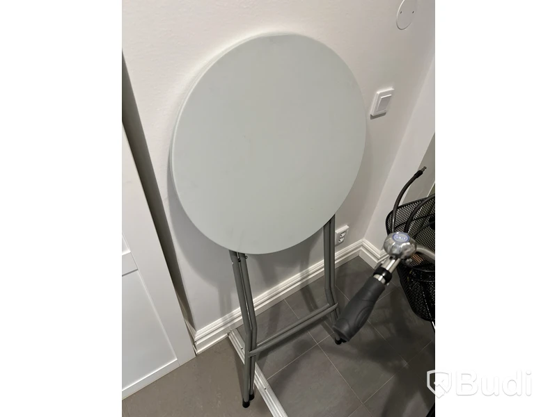 Ihopfällbart barbord