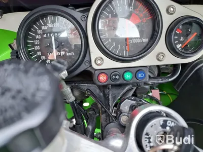 Kawasaki Ninja ZX7R (900cc) - 98