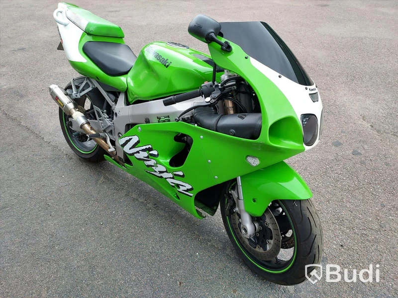 Kawasaki Ninja ZX7R (900cc) - 98