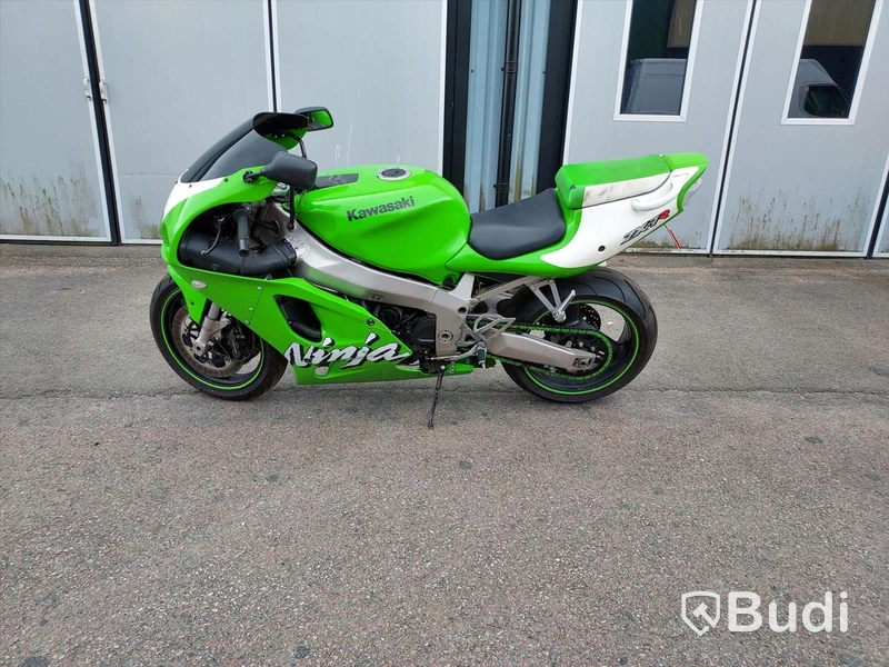 Kawasaki Ninja ZX7R (900cc) - 98