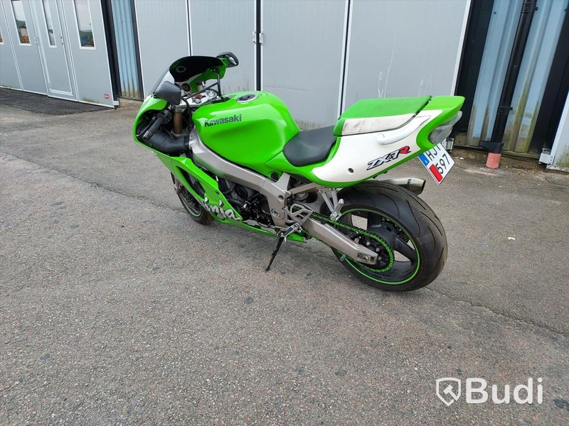 Kawasaki Ninja ZX7R (900cc) - 98