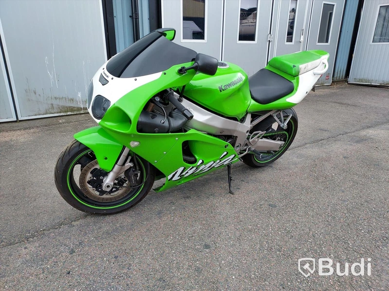 Kawasaki Ninja ZX7R (900cc) - 98