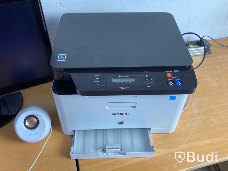 Skrivare med scanner, dataskärm m.m.