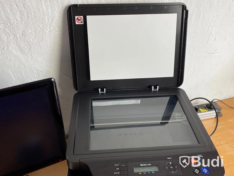 Skrivare med scanner, dataskärm m.m.