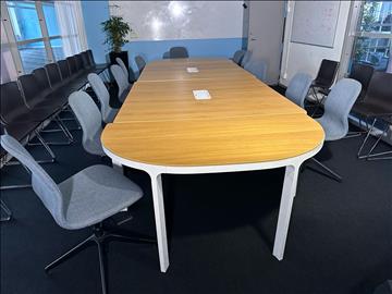 Konferensbord  och 12 st stolar 