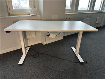 Höj-och sänkbart skrivbord 140x70 cm ROLERGO