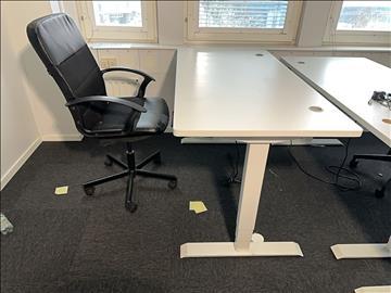 Höj-och sänkbart skrivbord 140x70 cm och kontorsstol