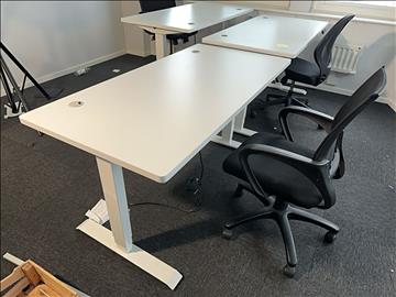 Höj-och sänkbart skrivbord 140x70 cm och kontorsstol