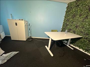 Höj-och sänkbart skrivbord 160x80 cm och kontorsstol