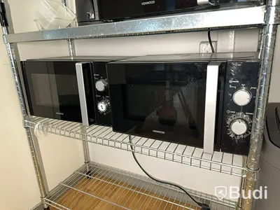 5 st microvågsugnar och hylla obs! Reparationsobjekt