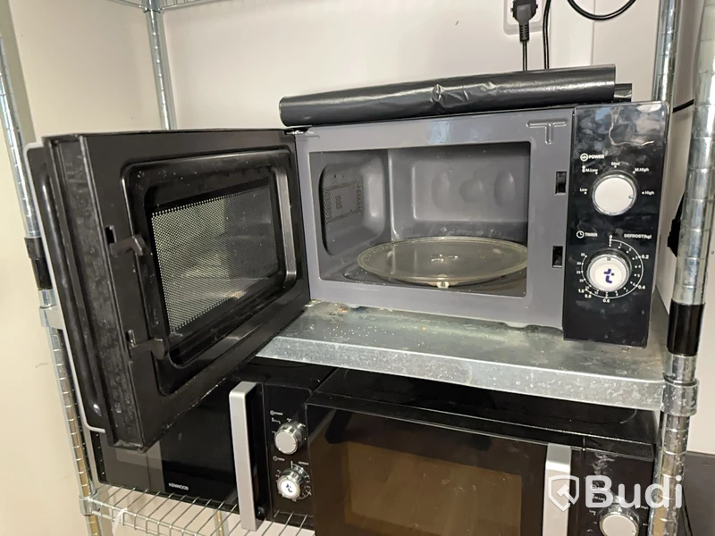 5 st microvågsugnar och hylla obs! Reparationsobjekt