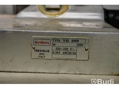 Skärmaskin, Beckers TG 250. OBS motorn startar med skärbladet snurrar inte!