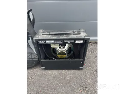 Elgitarr med förstärkare Behringer