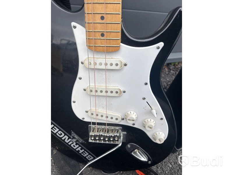Elgitarr med förstärkare Behringer