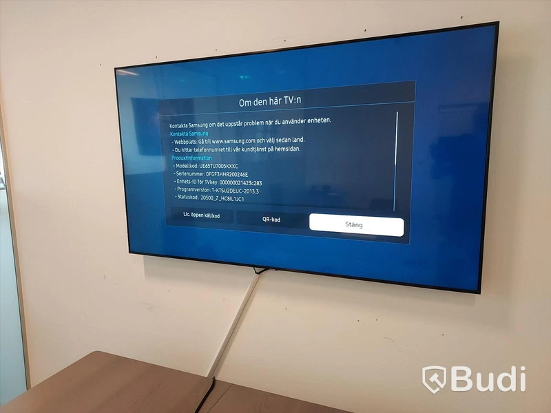 Konferens bord, stolar, Samsung bildskärm, Epson projektor