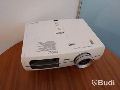 Konferens bord, stolar, Samsung bildskärm, Epson projektor
