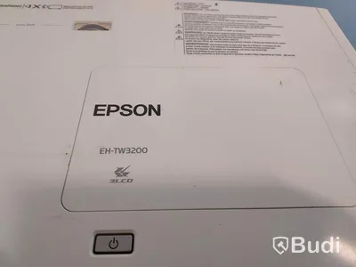 Konferens bord, stolar, Samsung bildskärm, Epson projektor