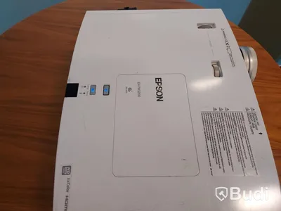 Konferens bord, stolar, Samsung bildskärm, Epson projektor