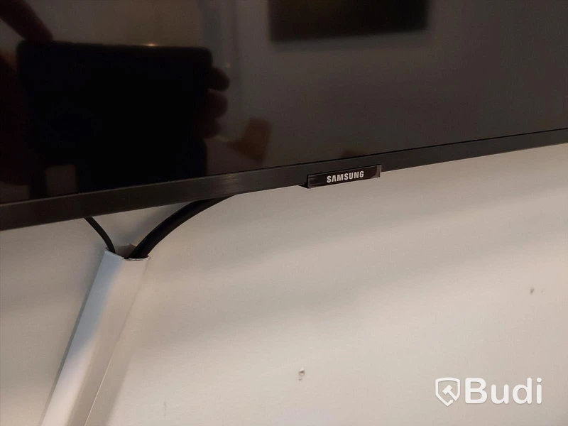 Konferens bord, stolar, Samsung bildskärm, Epson projektor