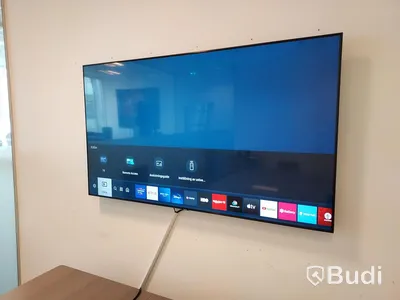 Konferens bord, stolar, Samsung bildskärm, Epson projektor