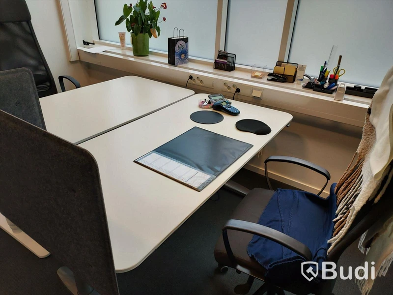 Kontor 2st elskrivbord vita 2st stolar 1st låsbart förvaringsskåp