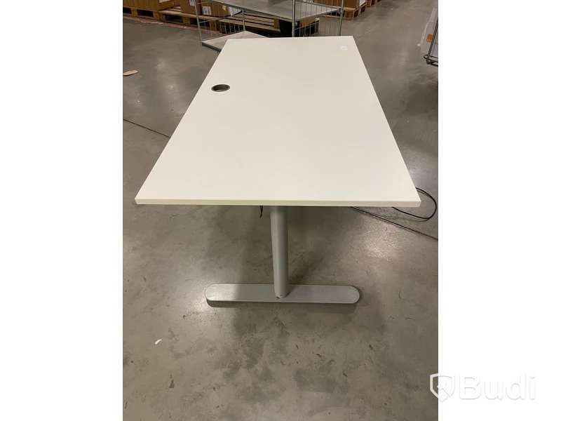 Höj- och sänkbart skrivbord