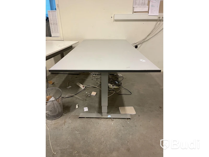 Höj- och sänkbart skrivbord