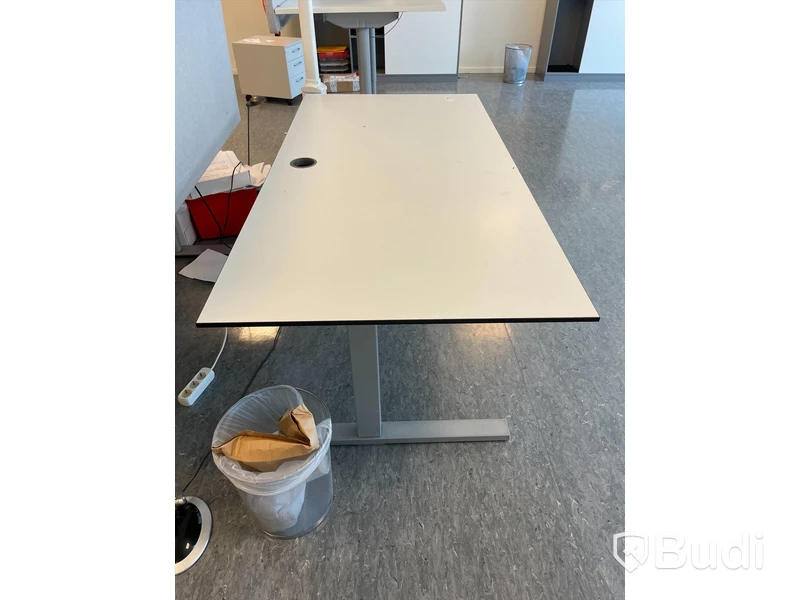 Höj- och sänkbart skrivbord