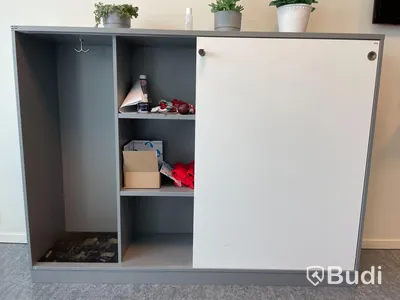 Skåp med skjutdörrar EFG