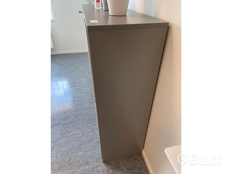 Skåp med skjutdörrar EFG