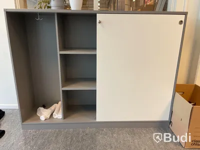 Skåp med skjutdörrar EFG