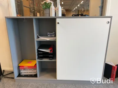 Skåp med skjutdörrar EFG