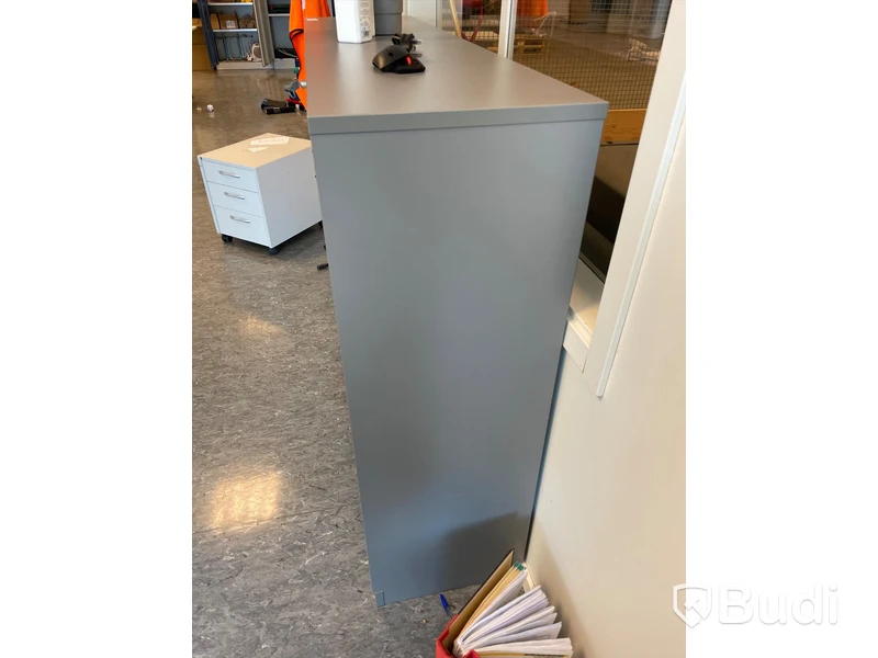 Skåp med skjutdörrar EFG