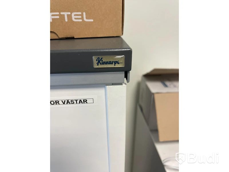 Skåp med skjutdörrar Kinnarps