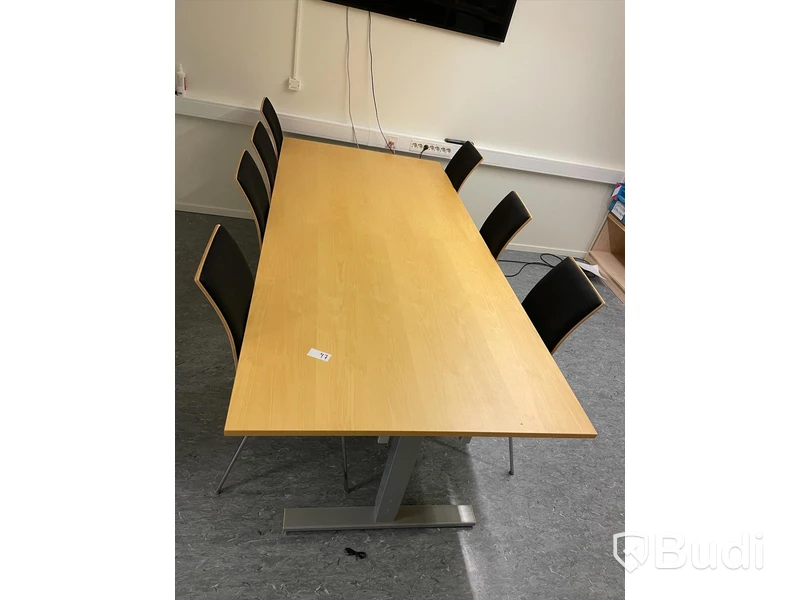 Konferensbord med 9st stolar